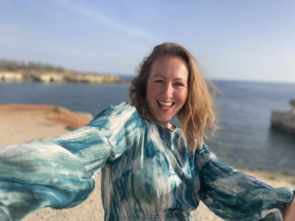 Catherines Heilungsreise bei chronischen Beschwerden Catherine auf einem Foto aus ihrer Heilungsreise nach chronischer Erkrankung